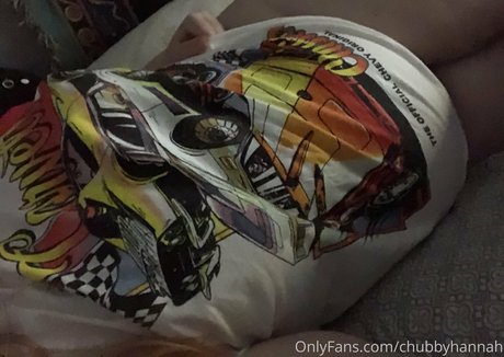 巨大ディルドオンリーファンズ ホットヌード 写真