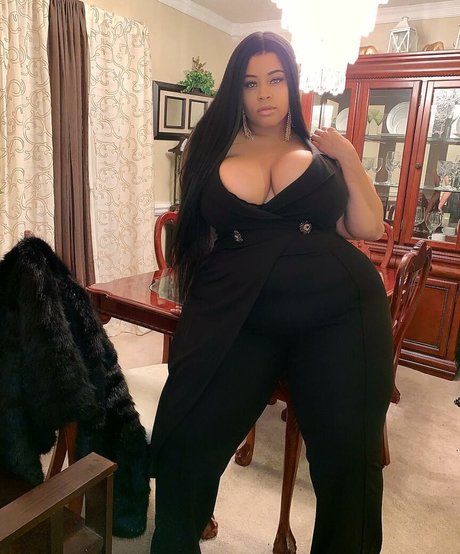 黒人3P オンリーファンズ 美しいxxx 画像