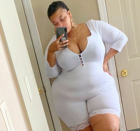 Jasmine Gunn 写真集