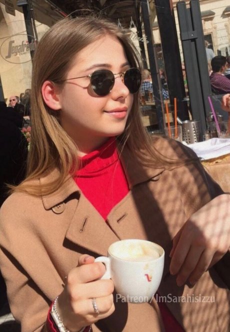 ImSarahisizzu ポルノスター ヌード 写真