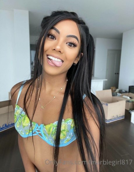 Marble Girl ポルノスター 写真