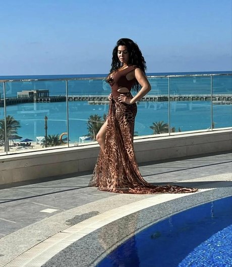 曲線美のブロンドオンリーファンズ セクシーヌード 画像