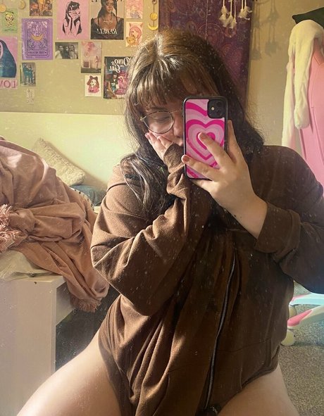 Holyhollyphoebe 美しい女優 写真