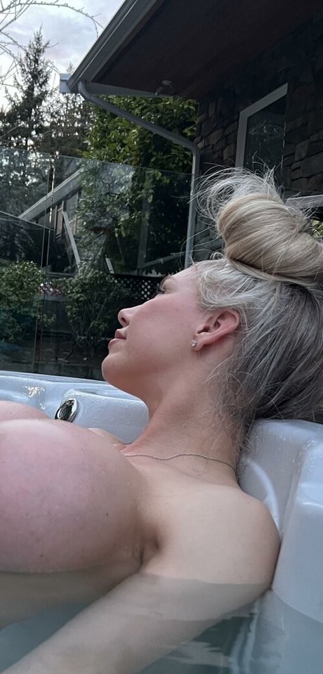 Karen Orlena スター xxx 画像