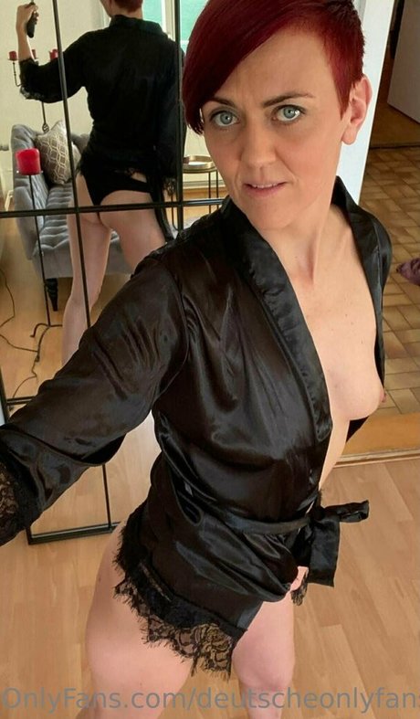 指マン 潮吹き オンリーファンズ ホットヌード 写真