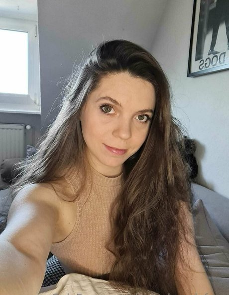 巨乳カップルオンリーファンズ 無料セクシー 画像