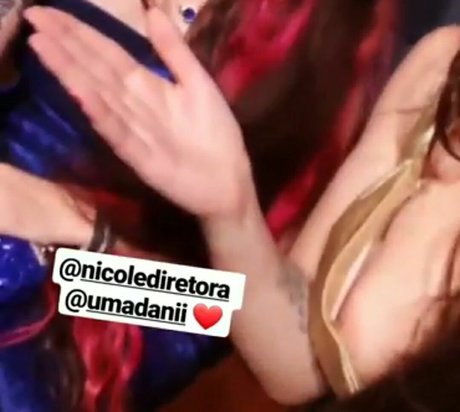 Carolzinha ポルノスター パーフェクト 写真