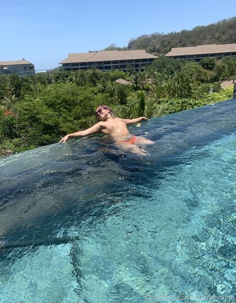 黒人の曲線美オンリーファンズ ホットヌード 写真