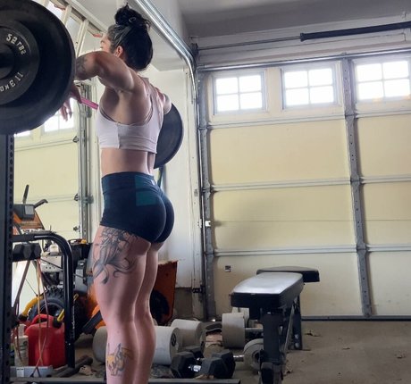 超デブおばあちゃんオンリーファンズ ポルノグラフィック 写真