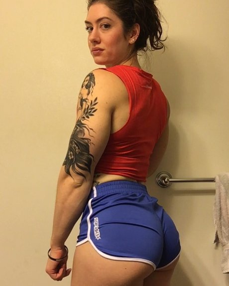 カウガール POV オンリーファンズ 無料ヌード 写真