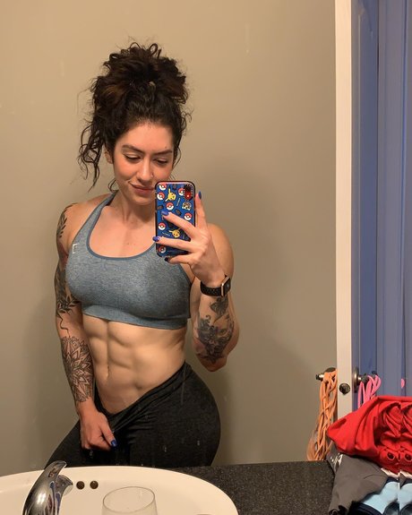 巨乳ランジェリーオンリーファンズ えろた 画像