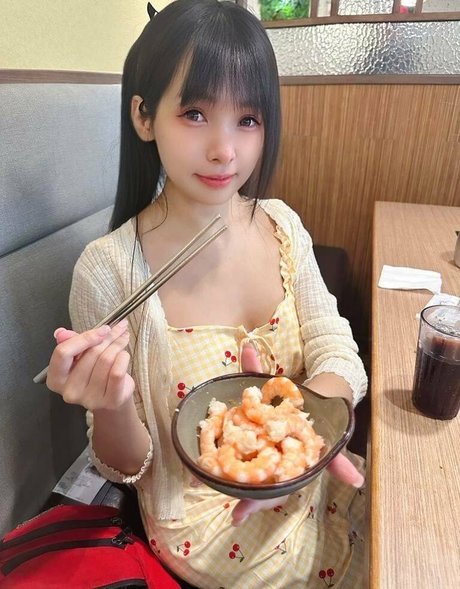 Momocat 0w0 ポルノスター エロティック 写真