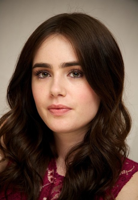 Lily Collins アート女優 写真