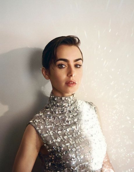 Lily Collins ポルノスター 無料 写真