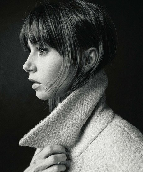 Lily Collins エロティックモデル ギャラリー