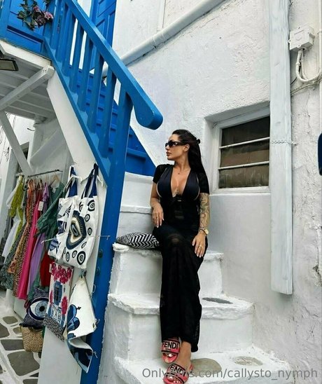 曲線美のランジェリーオンリーファンズ アートポルノ アーカイブ