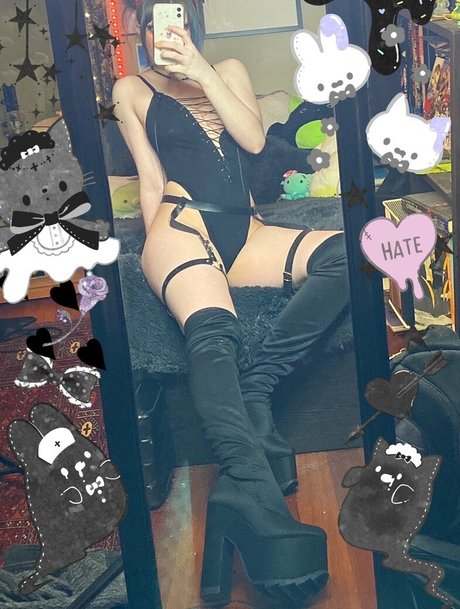 ジムのインフルエンサーオンリーファンズ セクシーヌード 写真