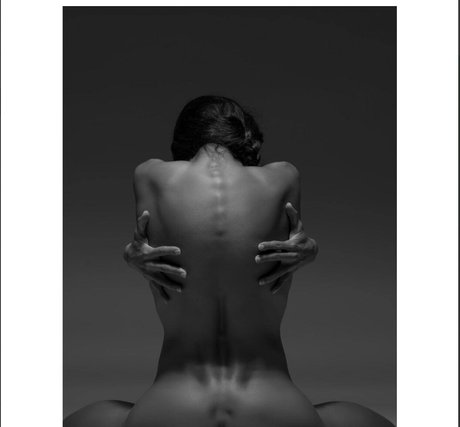 Laetitia Bouffard Roupe トップポルノスター 写真