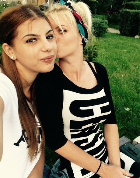 曲線美のランジェリーオンリーファンズ HD 画像