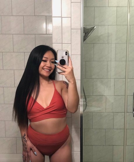 熟女オナニーオンリーファンズ ポルノ 画像