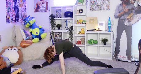 KallMeKris 裸モデル 画像