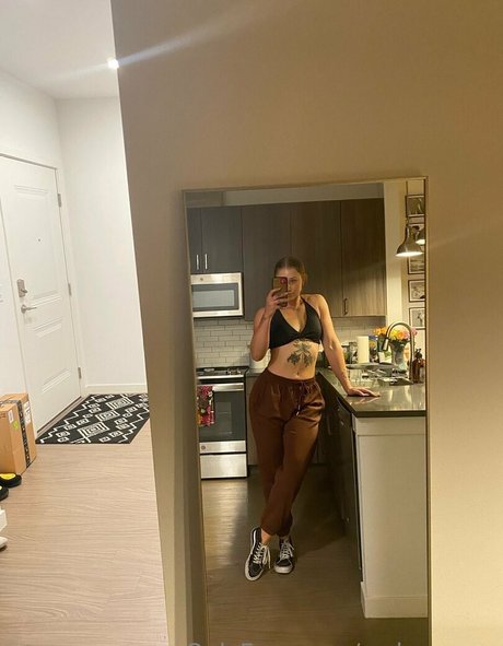 Mslunarose ポルノスター ヌード 画像