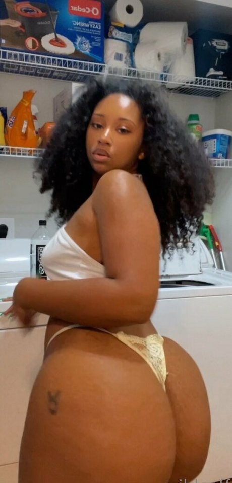 巨乳で痩せているオンリーファンズ 美しいポルノ 写真