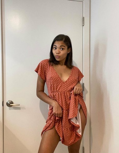 足の動画 オンリーファンズ ホット裸 画像