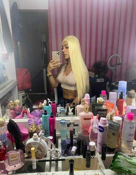 パンツを食い込ませるオンリーファンズ 無料ヌード ギャラリー