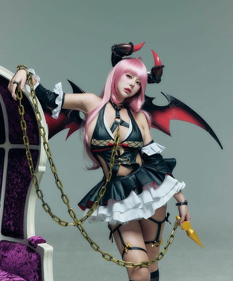 後背位オンリーファンズ セクシーヌード 写真