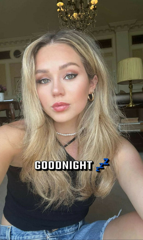 Brec Bassinger セクシーモデル 写真