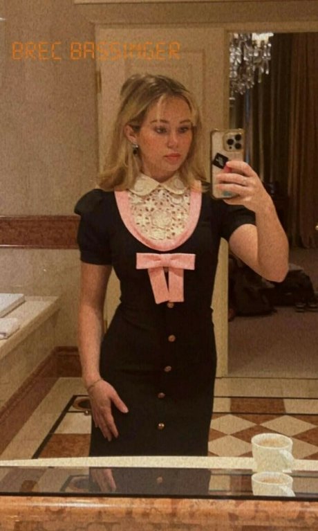 Brec Bassinger ポルノスター 写真