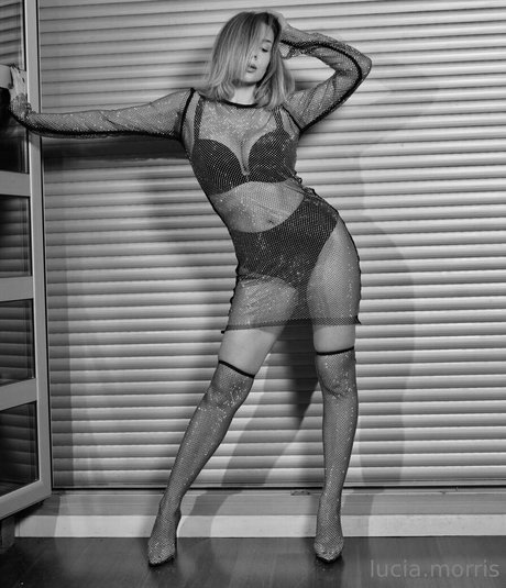 lucia morris アダルトスター 画像