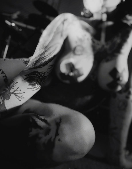 lana fist xxxスター 写真