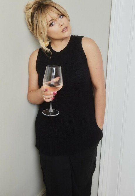 Emily Atack ポルノスター 裸 写真