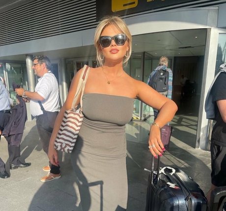 Emily Atack ホットスター 写真