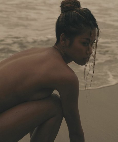 UN YA ポルノ女優 写真