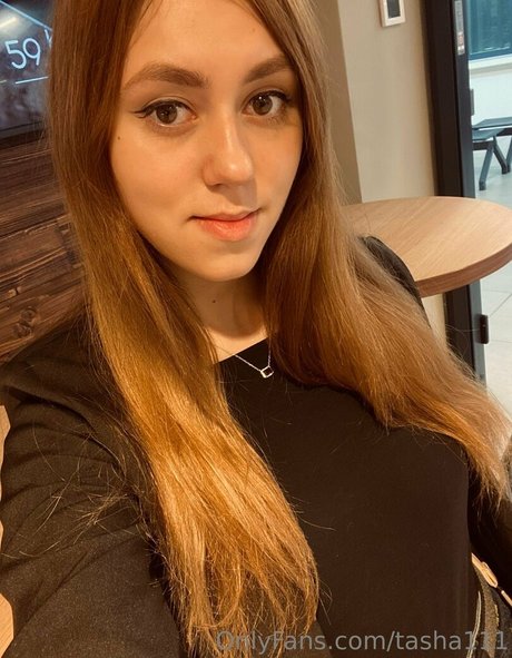 お尻を広げるオンリーファンズ アートヌード 画像