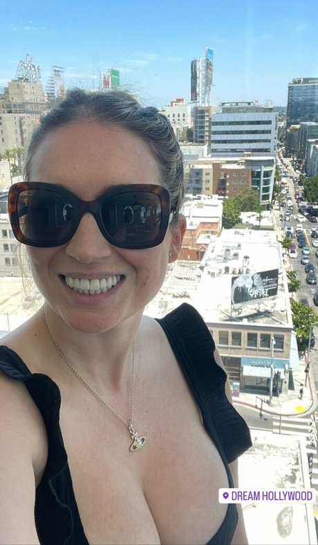 Sarah Cruddas 裸のモデル 写真