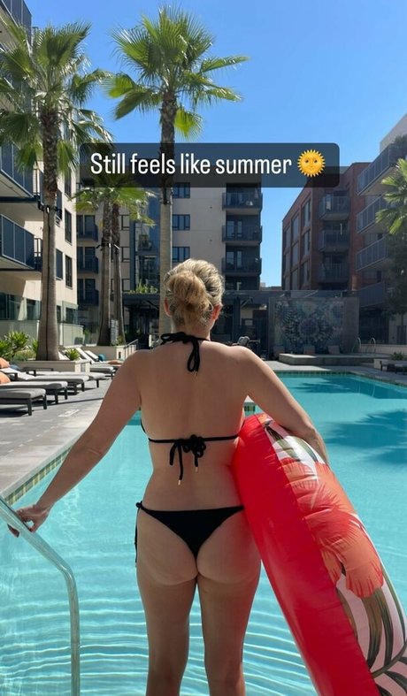 Sarah Cruddas 裸のポルノスター ギャラリー