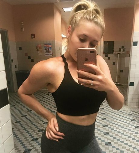 大きなプッシー唇オンリーファンズ ホット 画像