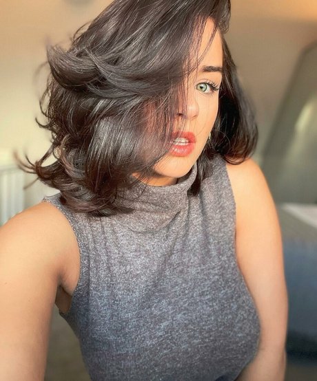 小さいチンポのシーメールオンリーファンズ 素敵 写真