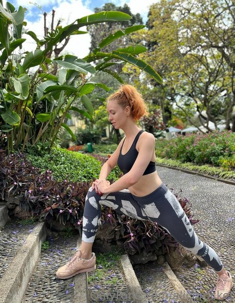 巨乳オナニーオンリーファンズ アダルト 写真