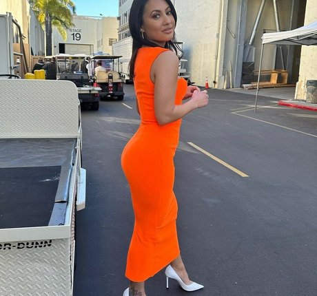 キティ・ウェット・オンリーファンズ アートヌード 写真