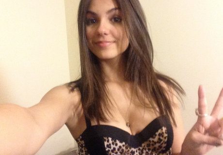 Victoria Justice xxx女優 写真