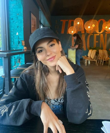 大きなお尻の黒人オンリーファンズ アートヌード 画像