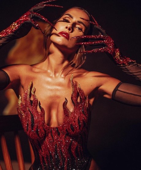 トランス熟女オンリーファンズ エロチック 写真