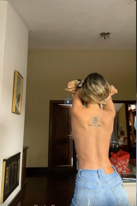 マッサージセラピストオンリーファンズ ホット裸 ギャラリー