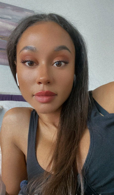 スムーズなオンリーファンズ セクシーヌード 写真