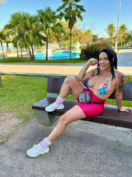 金髪の筋肉オンリーファンズ ヌード ギャラリー